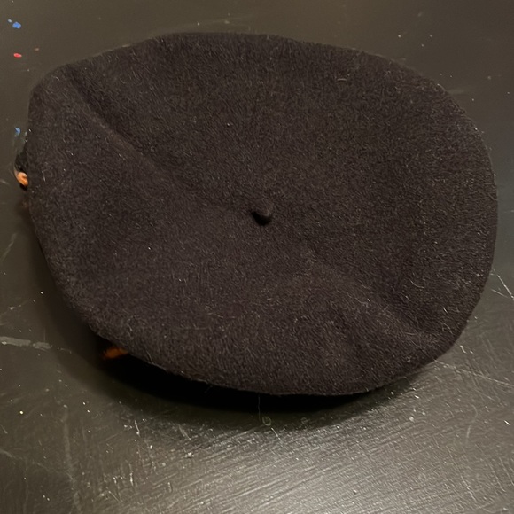Hoodlums black wool beret with floral yarn edging - Picture 2 of 7